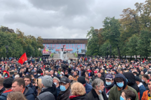 В Москве прошла акция КПРФ против результатов выборов в Госдуму. Петербургские коммунисты сообщили об «осаде» их офиса